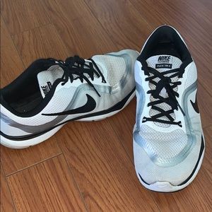 Nike Flex White Tennis Shoes